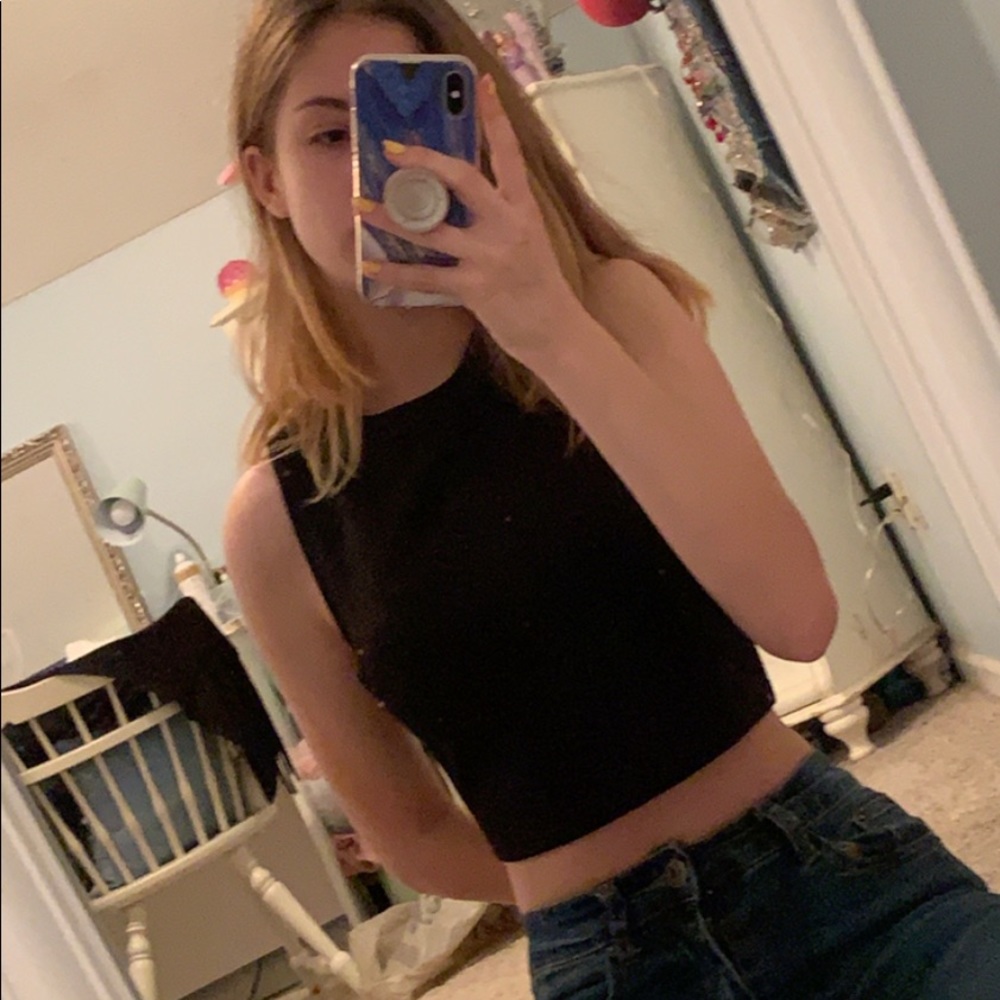 Cropped thick strap shirt